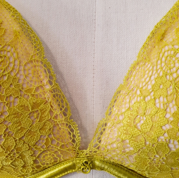 Victoria's Secret Push-up "Sexy Little Things" Bra in Size 36DD + Bonus!! 👙 - Picture 5 of 10
